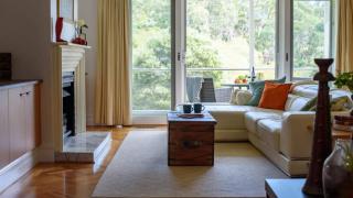 Lakeside Suite 2 - Lake View & Spa Bath - Daylesford - 4