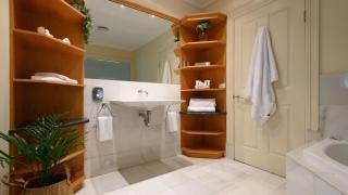Lakeside Suite 1 - Lake View & Spa Bath - Daylesford - 7