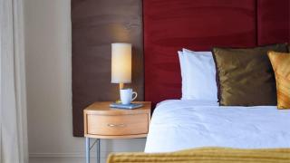 Lakeside Suite 1 - Lake View & Spa Bath - Daylesford - 8