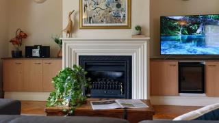 Lakeside Suite 1 - Lake View & Spa Bath - 5