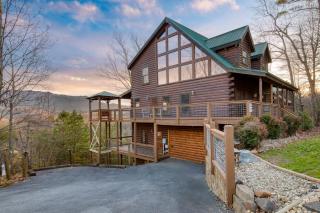 Misty Mountain by AvantStay Hot Tub Mountain Views Theater Pool Table - Gatlinburg - 0
