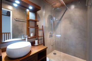 COTTAGE ROC classé 3 étoiles - 4 à 6 personnes - 2 chb - Accès direct à la plage et à l'esplanade de Boucan Canot avec ses bars et restaurants - Saint-Gilles-les-Bains - 1