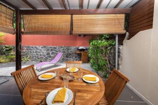COTTAGE ROC classé 3 étoiles - 4 à 6 personnes - 2 chb - Accès direct à la plage et à l'esplanade de Boucan Canot avec ses bars et restaurants - Saint-Gilles-les-Bains - 7