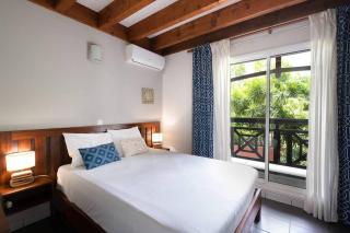 COTTAGE ROC classé 3 étoiles - 4 à 6 personnes - 2 chb - Accès direct à la plage et à l'esplanade de Boucan Canot avec ses bars et restaurants - Saint-Gilles-les-Bains - 4