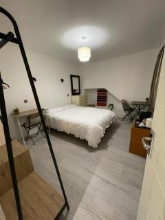 Private Bright Bedroom with Ensuite River View - Kent - 9