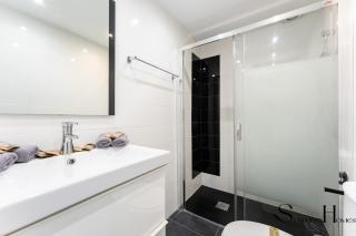 Stylish Seaview Terrace Retreat - 4