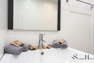Stylish Seaview Terrace Retreat - 1