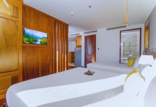 Sunny Ocean Hotel & Spa - 1