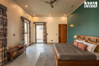 StayVista's The Sweet Life - 5BHK Farm-View Pet-Friendly Villa with Outdoor Pool - Sohna - 3