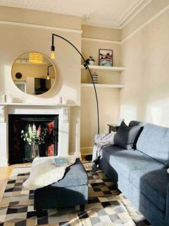 Bright, spacious apartment with off-road parking - Bath - 8