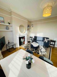 Bright, spacious apartment with off-road parking - Bath - 5