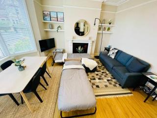 Bright, spacious apartment with off-road parking - Bath - 3