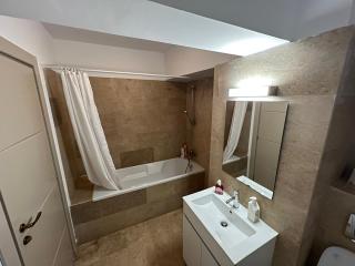 Airport FlyHub Chic Apartment - Iaşi - 1
