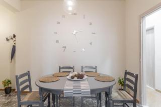 The HostMaster Urban Athenian Escape - 4