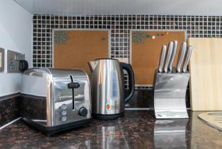 Mystic - Fully Renovated Spacious 2BR Apt. with Burj Views - Dubai - 1