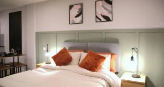 Market Utopia, King Deluxe & Mini Deluxe Town Centre Studios, Business and Leisure Stays - Northampton - 2