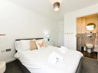 Spacious Cardiff Bay Apartment - Pass the Keys - 8