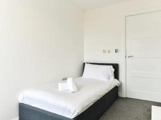 Spacious Cardiff Bay Apartment - Pass the Keys - 7