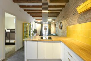 64 Apartment in a typical Barcelona's old building - 1