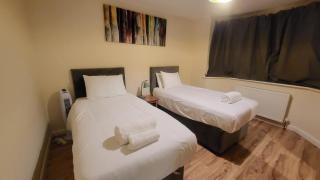 Garland Modern Spacious Apartment With Garden - Edgware - 1