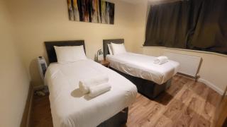 Garland Modern Spacious Apartment With Garden - Edgware - 5
