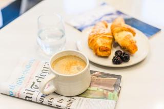 Newport's heart: Steps from shops & local charm! - 2