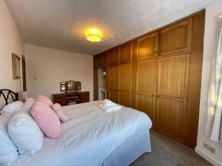 1930s 3Bed House in Quiet Village w/ Large Garden - 3