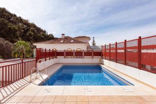 Piscina, patio privado y aparcamiento - Málaga - 0