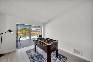 Luxury Waterfront Haven in Cape Coral - Dog-Friendly Escape with Private Pool - Cape Coral - 4
