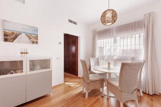 Piscina, patio privado y aparcamiento - 7