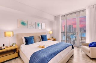 Amazing Pool Apartment with Balcony Near Beach - Hallandale Beach - 0