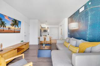 Amazing Pool Apartment with Balcony Near Beach - Hallandale Beach - 8
