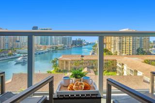 Amazing Pool Apartment with Balcony Near Beach - 8