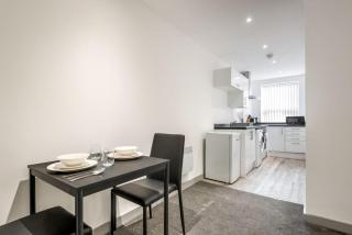 Contemporary Budget 1 Bed Apartment in Central Doncaster - Doncaster - 6