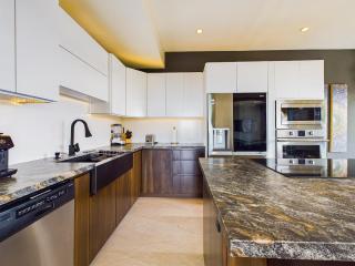 360 Splendor 102 - Breathtaking Ocean View - 2