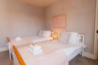 Well located 3 bedroom home in central Chester with Parking - 4