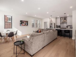 Modern Luxury 4BR 3 5BA Oasis in Historic Old Town East PD - 3