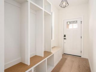 Modern Luxury 4BR 3 5BA Oasis in Historic Old Town East PD - 2