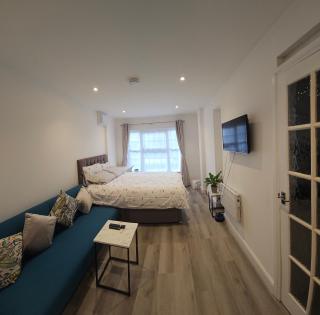 Brand New Private Annex Guest Suite - Chandler's Ford - 8