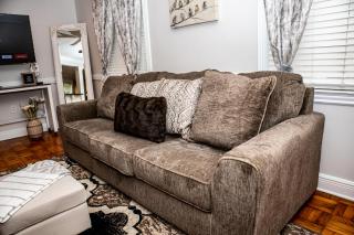 Chic 1 Bed Condo with Pool, Hot Tub, and Parking Near Downtown Mobile - Mobile - 2