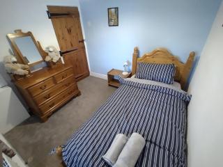 Cozy Village Cottage - 5