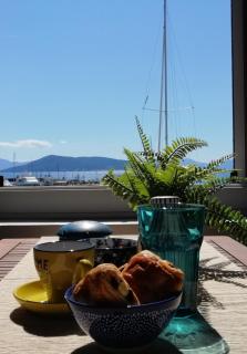 Aegina Port Apt 4 - 0