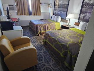 Super 8 by Wyndham Craig - 9