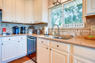 Canyon Lake Retreat with Hot Tub, Decks and Lake Views - 4