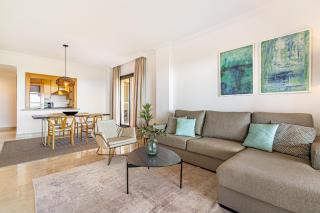 Large 3-Bedroom Nestled in Golf Paradise - Estepona - 7