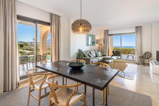 Large 3-Bedroom Nestled in Golf Paradise - Estepona - 6