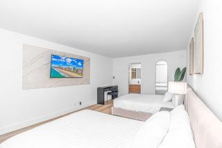 Fifth and Ocean - 7