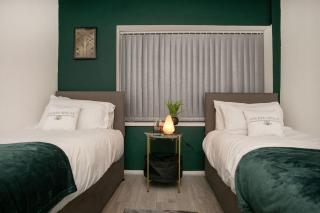 3 Bed Perfect For Contractors! Long term discount! - Wincobank - 2