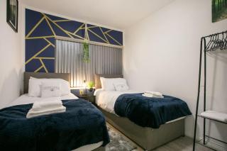 3 Bed Perfect For Contractors! Long term discount! - Wincobank - 1