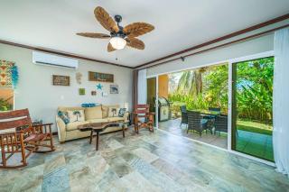 Beautiful Beachfront 2br Condo, With Full Kitchen - 0